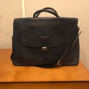 Gorgeous authentic navy Burberry saddle bag!! 💙